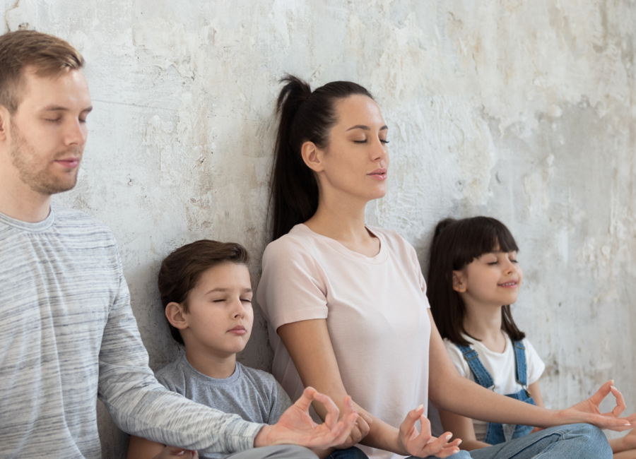 Mindfulness med prazniki: Kako ostati prisoten in umirjen